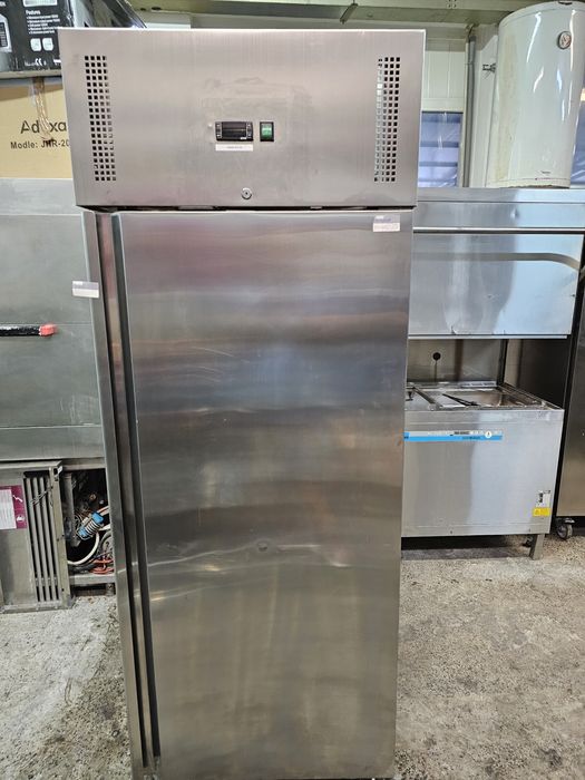 Плюсова витрина с стъкло 1000лв