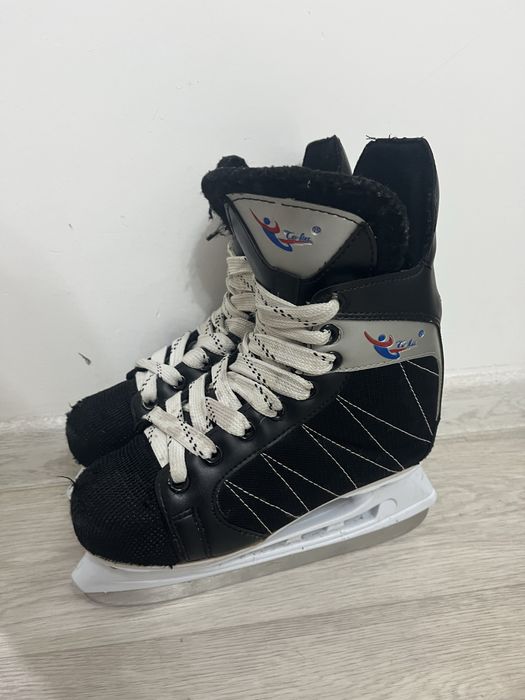 Коньки хоккейные