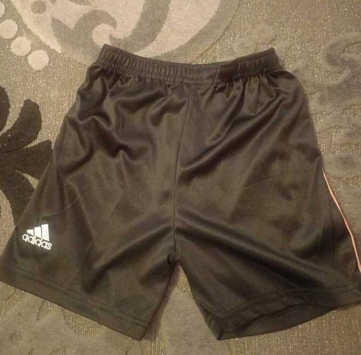 Оригинален детски къс панталон на Манчестър Юнайтед - размер 128