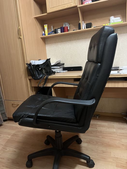 Продаю офисное кресло