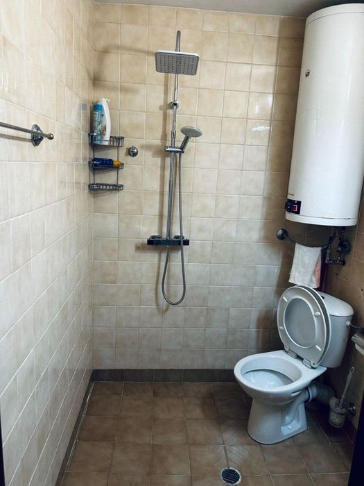 Дава се под наем Двустаен апартамент в Бургас, Център - 72 кв.м за 484.5 € - Снимка #4