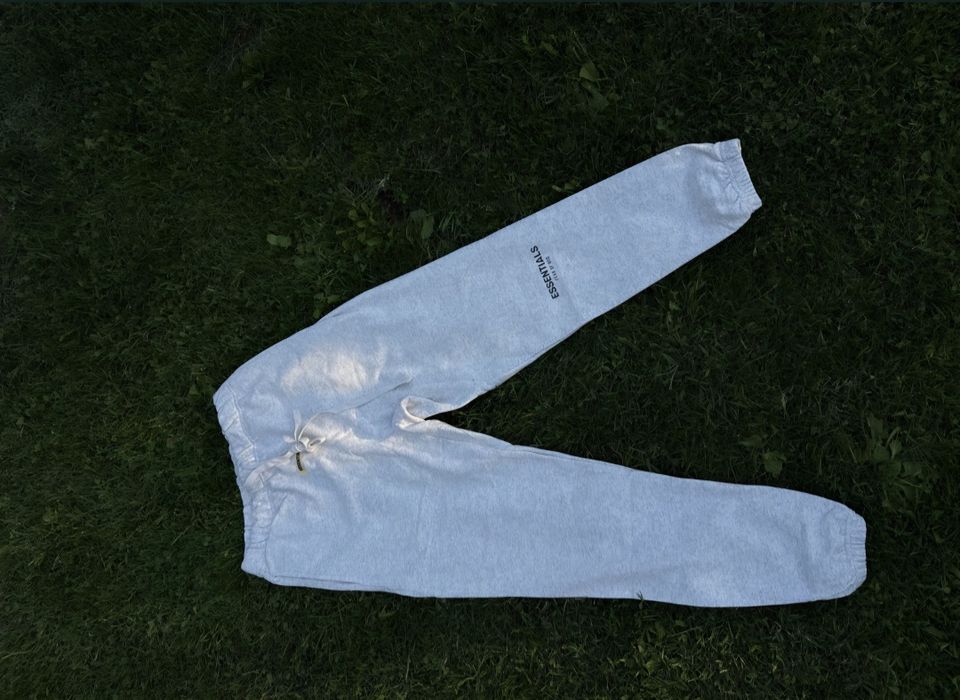 Pantaloni essentials