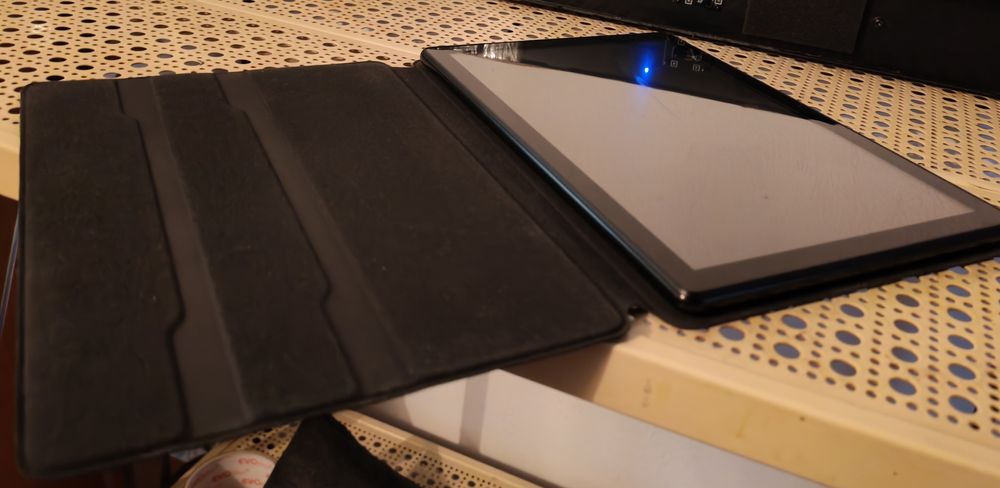 tableta TCL (Model 9060X)