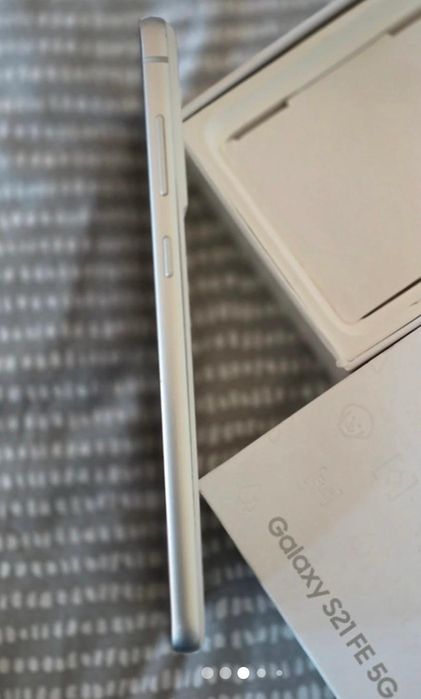 Samsung S21 FE cu 6Gb RAM și 128 Gb memory