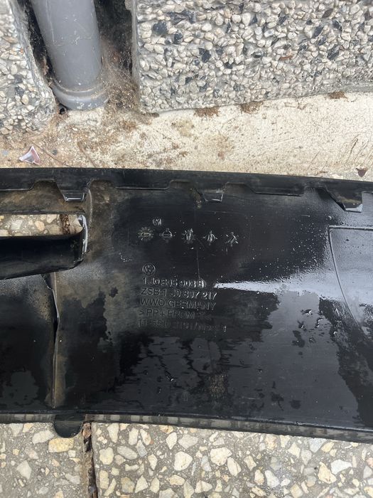 Нож,лип предна броня голф 4