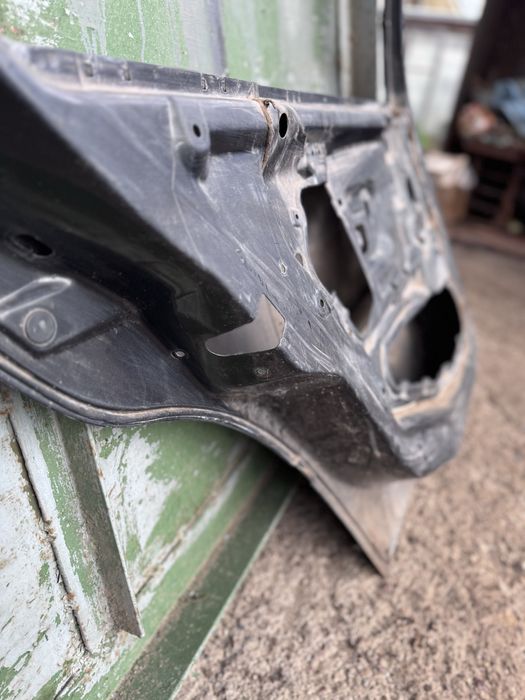 Задняя левая дверь BMW e36