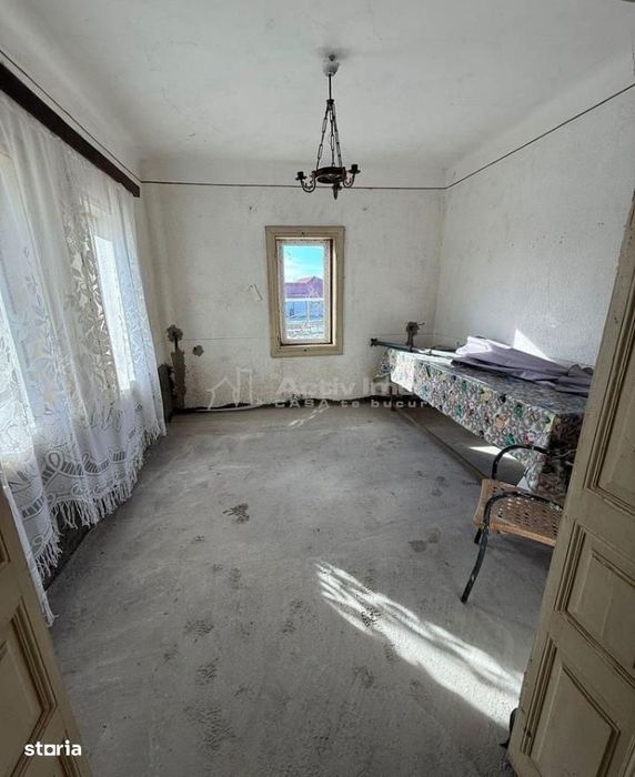 Casa individuala reconditionata partial-Teren 900 mp-Toate utilitatile