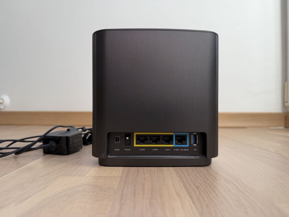 ASUS ZenWiFi XT8 AX6600 WiFi 6 Mesh Router – 2.5G WAN, Tri-Band, Отлично състояние