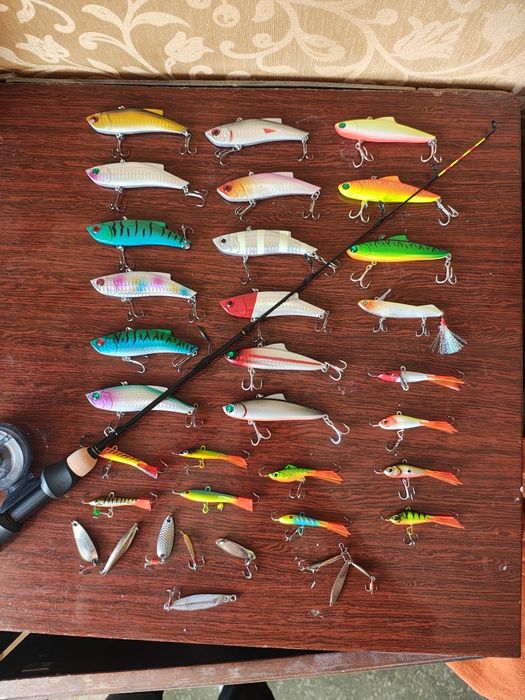 Приманки и удочка катушка