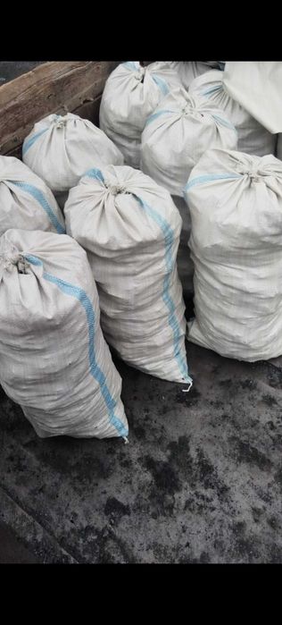 Дрова, уголь мешками и тоннами