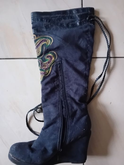 Продавам шикозни ботуши