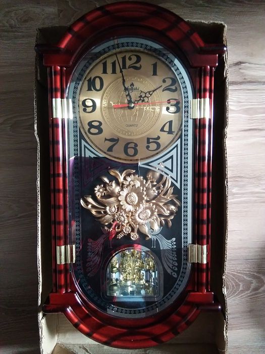 Часы разные настенные и настольные