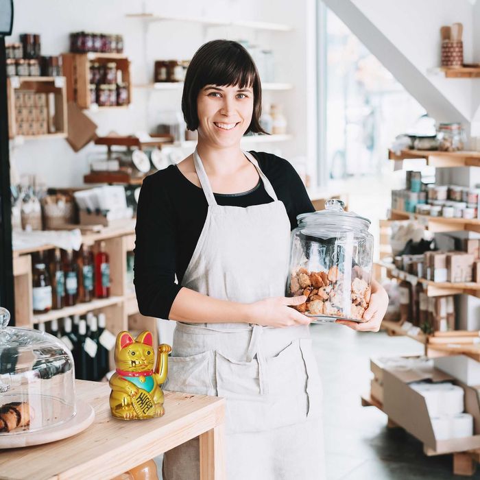 Maneki neko pisica norocoasa aurie cu brat mobil 16 cm decor feng shui