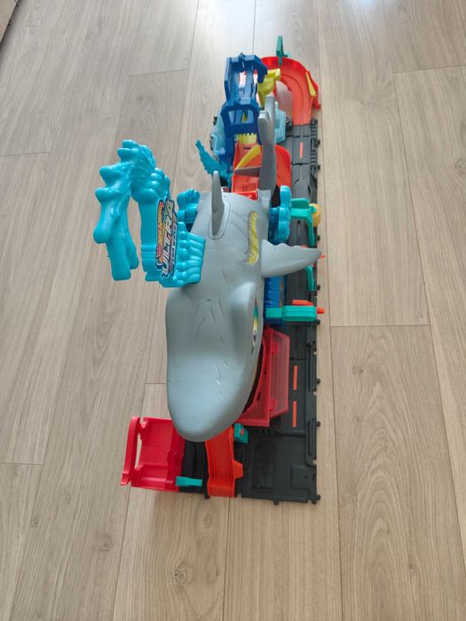 Hot Wheels City - Автомивка акула