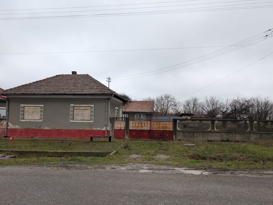 Casă de vânzare!