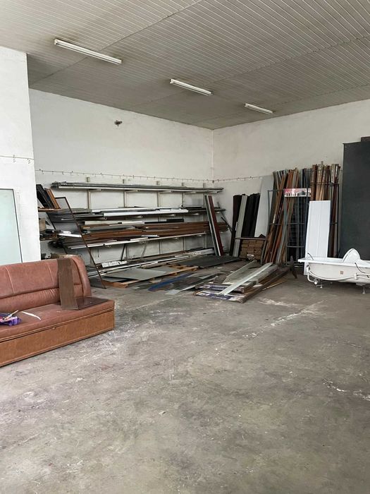 Sectie PVC de inchiriat. 98mp+ curte 105 mp.