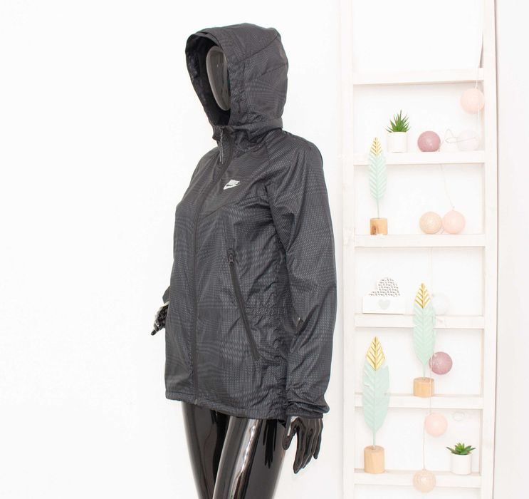 Nike Track & Field оригинално дамско яке сиво с принт ветровка XS