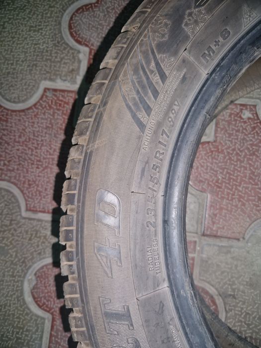 Продам 2 шины В Хорошем Состоянии!