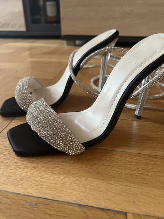 Stilleto shoes Високи обувки