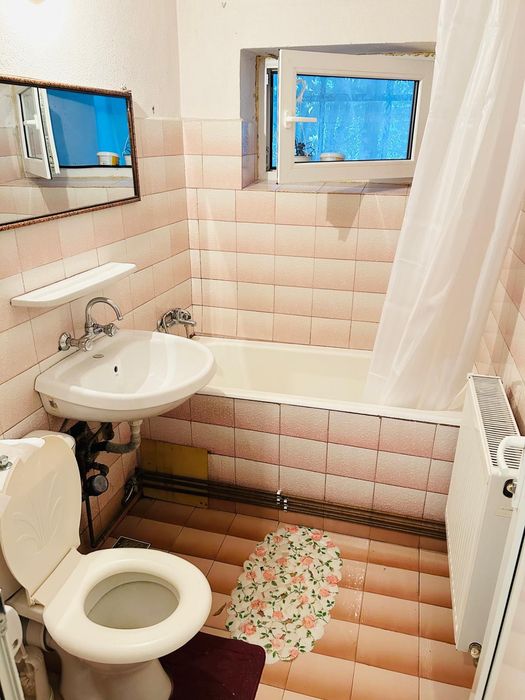 Închiriez apartament