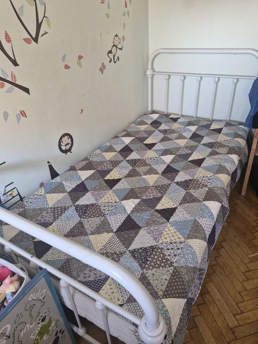 Vând pat copii dimensiuni 200/107 + saltea făcută pe comanda alowe Vera cu grosimea de 15 cm anti alergica