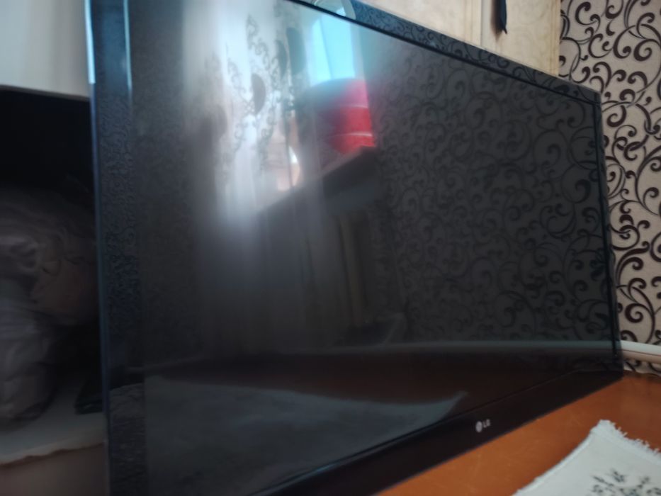 Телевизор  LG экран большое