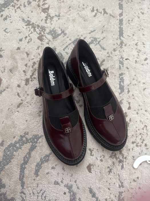 Кожаные лакированные лоферы