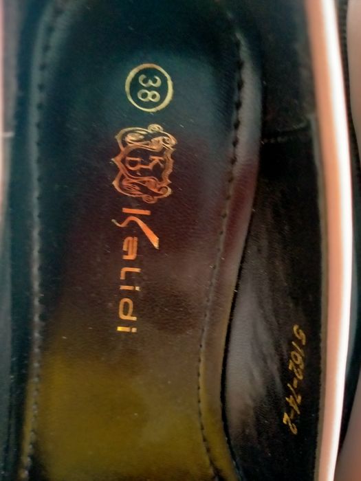 Продам туфли новые