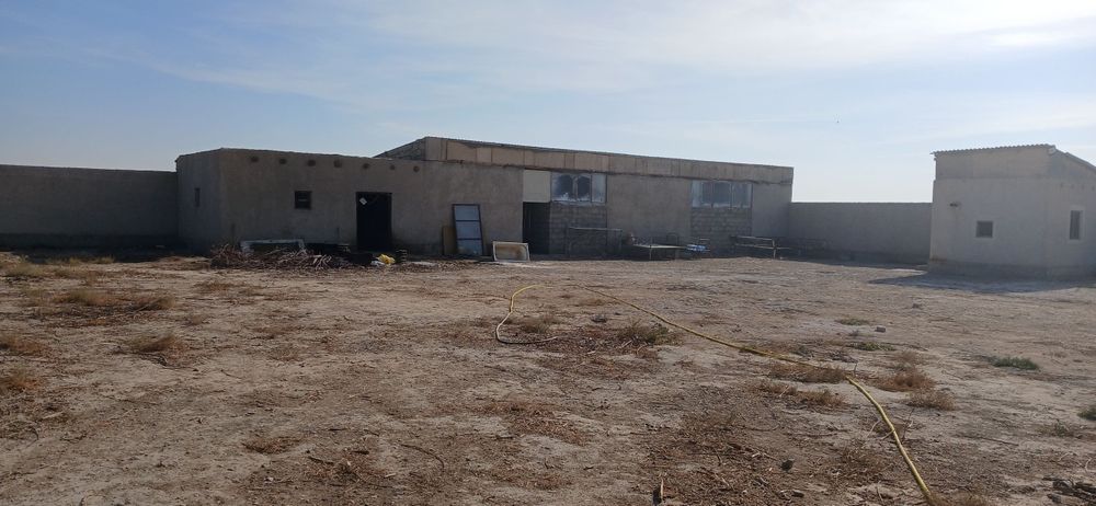 20 sotix katta yer uchastkasi.
 Mol boqish uchun juda qulay joy