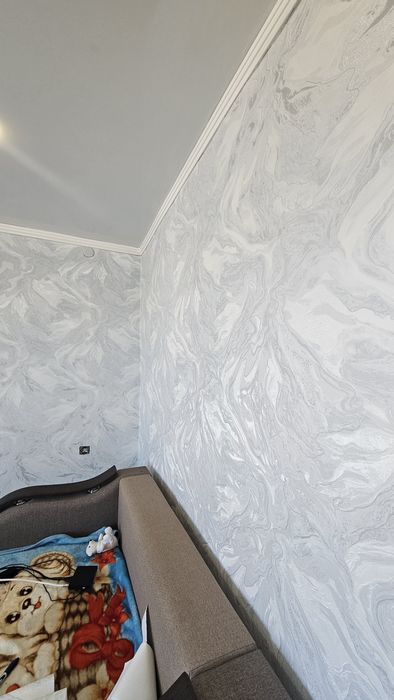 Клею обй,качественно быстро,окуратно, не дорого за рулон 7 тысяч