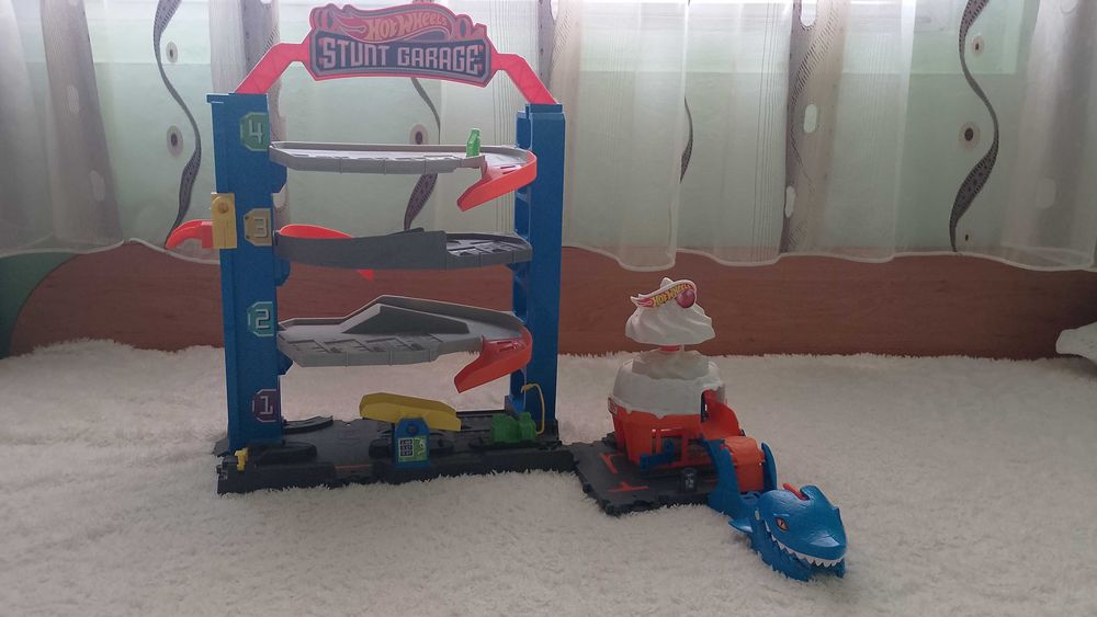 Гараж Hot wheels