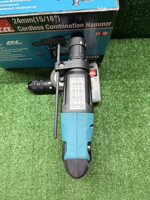 Чисто нов безчетков перфоратор  Makita DHR243