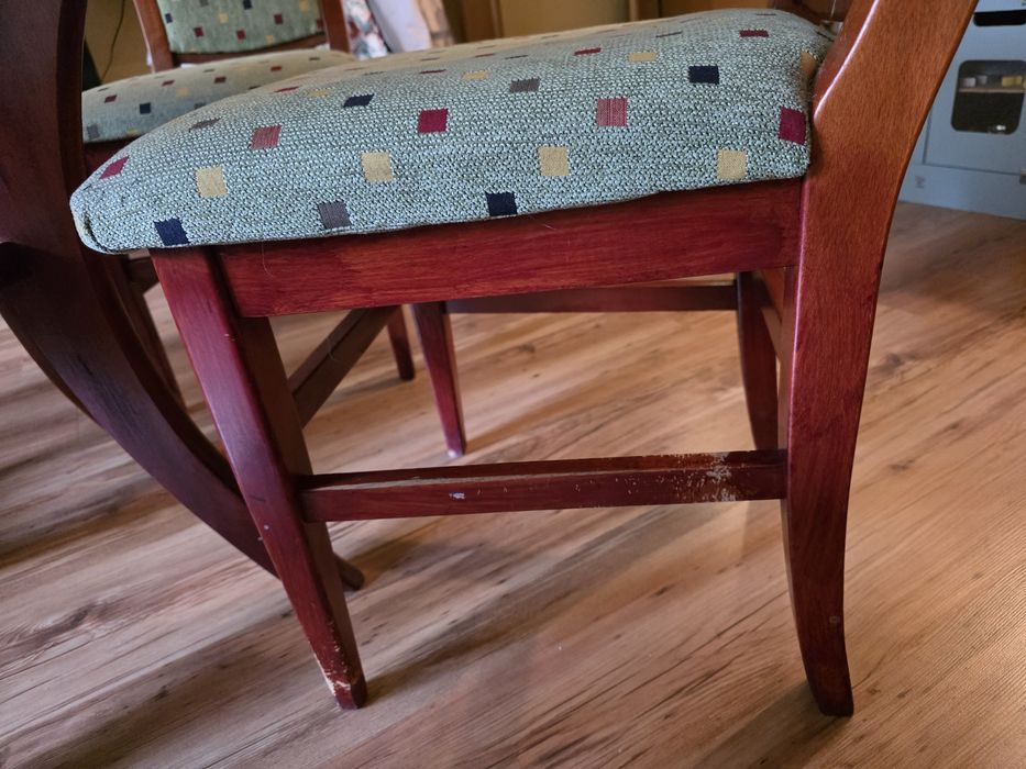 Дървена маса за хранене със стъклен плот и 4 стола