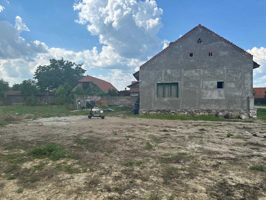 Casă solidă + 4500 mp Teren INTRAVILAN, 45m Front stradal