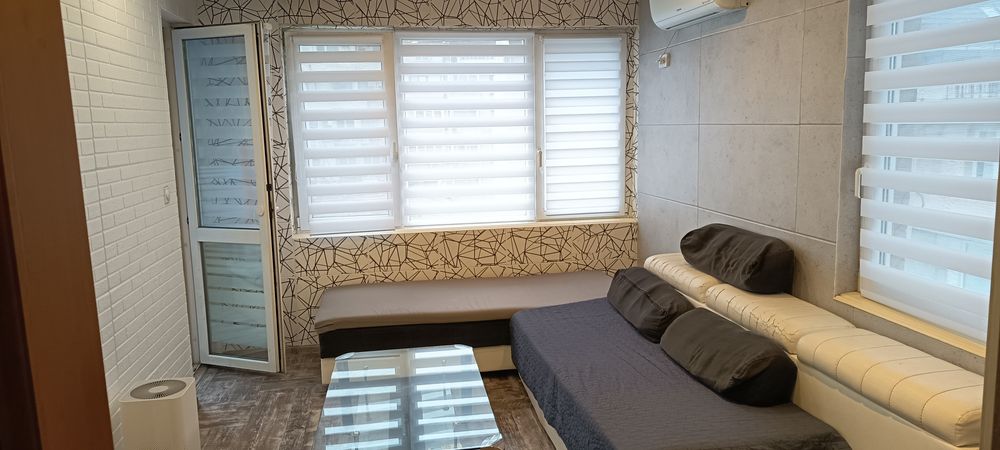 Дава се под наем Едностаен апартамент в Бургас, Център - 36 кв.м за 378.93 € - Снимка #2