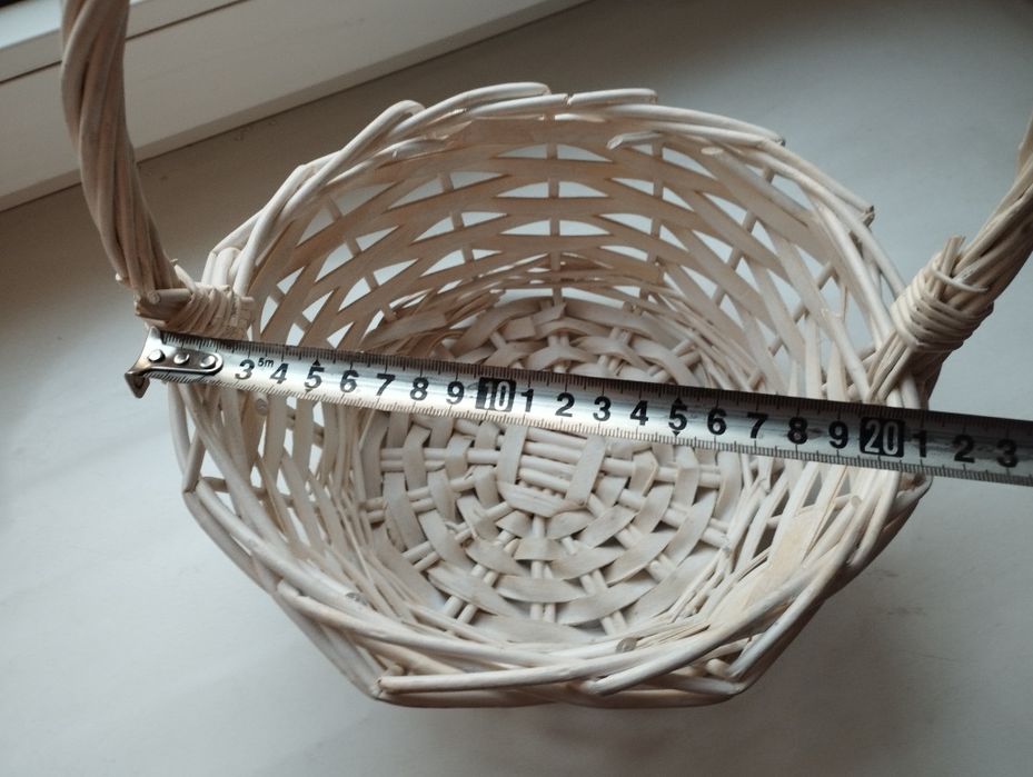 Корзинка плетёная белая