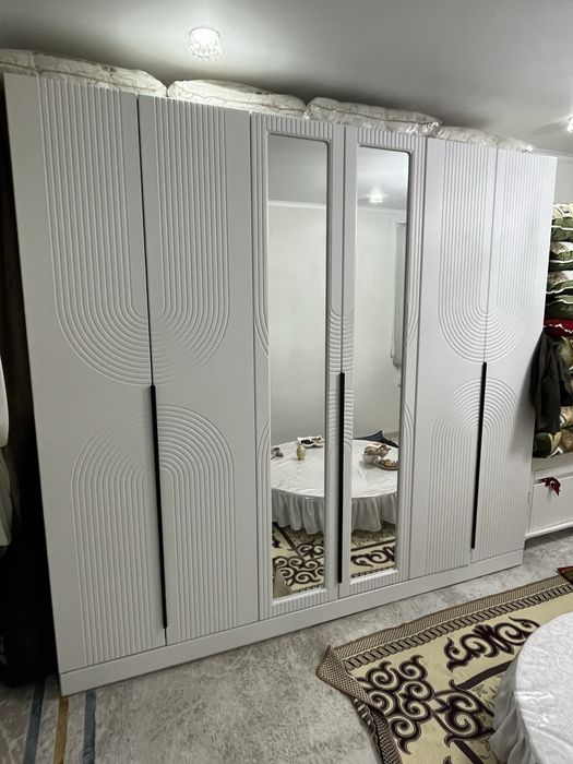 Продам шифоньер большой новый