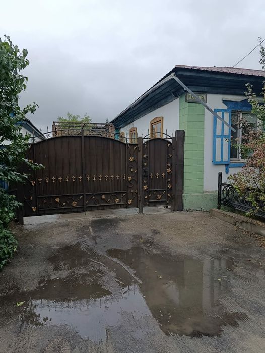 Продам два дома на одном участке