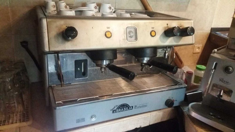 Професионална кафемашина + кафемелачка