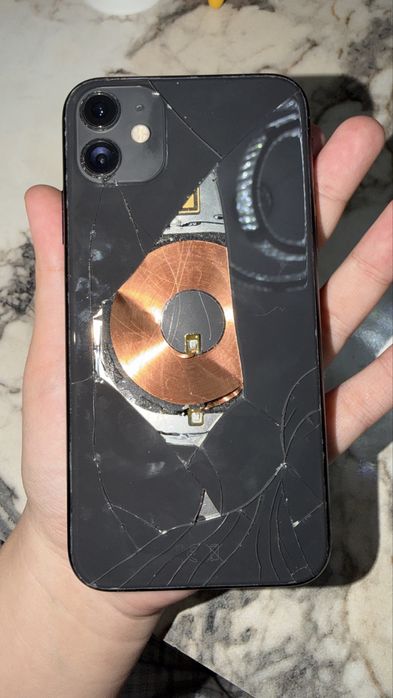 На запчасти iphone 11