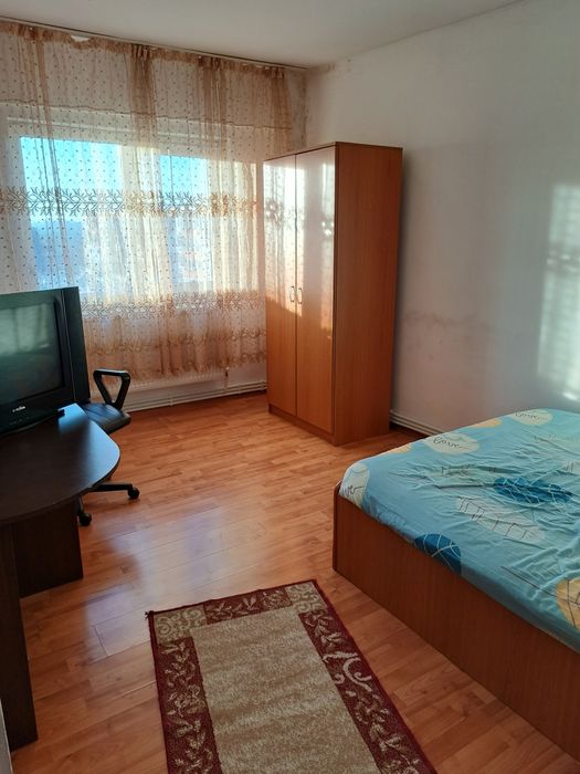 Inchiriez garsoniera