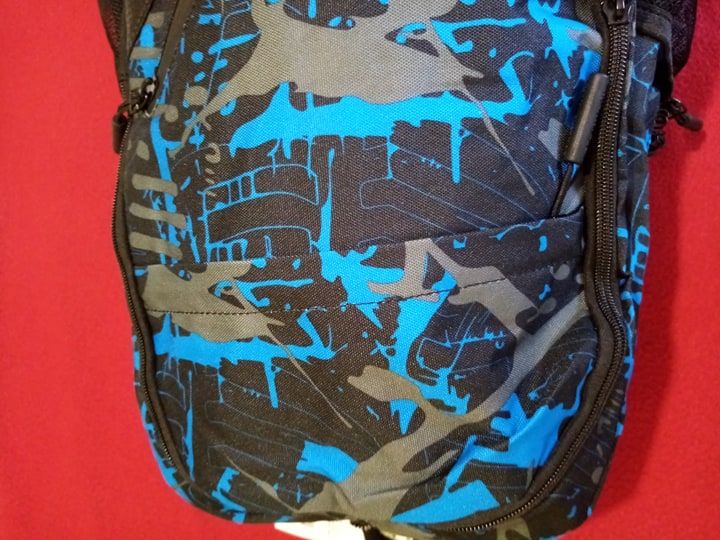 Модерна спортна раница с USB port и кабел