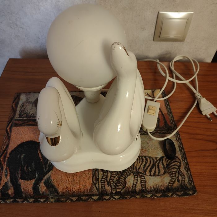 Продам светильник/ночник "Лебеди"