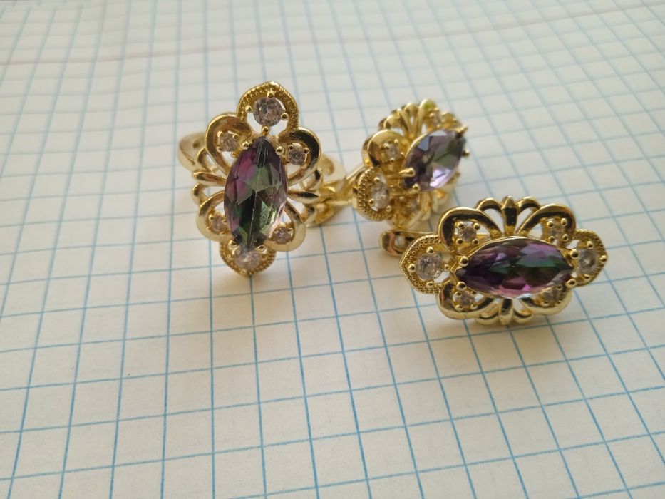 Бижутерный набор ( Серьги, кольцо).