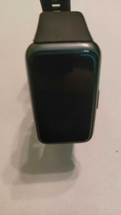 Продавам смарт гривна Huawei Band 7