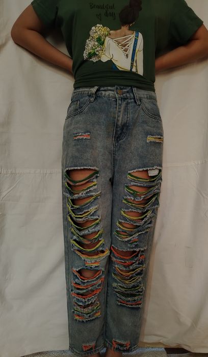 Продаю женские джинсы