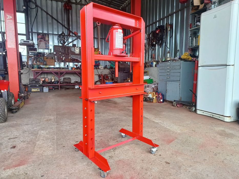 Хидравлична преса 32т