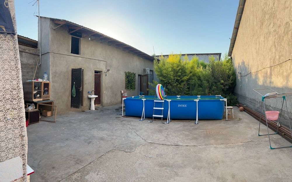 Yarmirkadan Korzinkadan 8 km uzoqlikda 3.7 sotixli uy  "Qir ariq" da