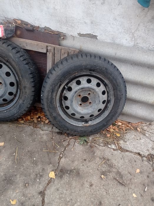 Продам зимние колеса в комплекте.