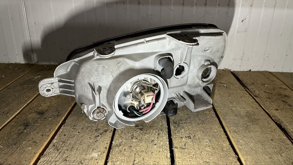 Десен фар Hyundai Santa Fe 2001-2006